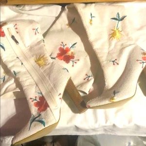 🔥🔥Knee boots white sequence colorful stitch.